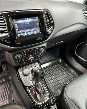 Jeep Compass cena 81000 przebieg: 142500, rok produkcji 2018 z Pobiedziska małe 106